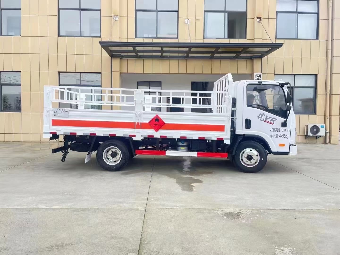 解放蓝牌4.15米气瓶运输车