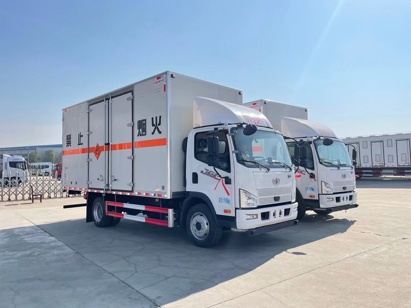 解放5.5米烟花爆竹运输车