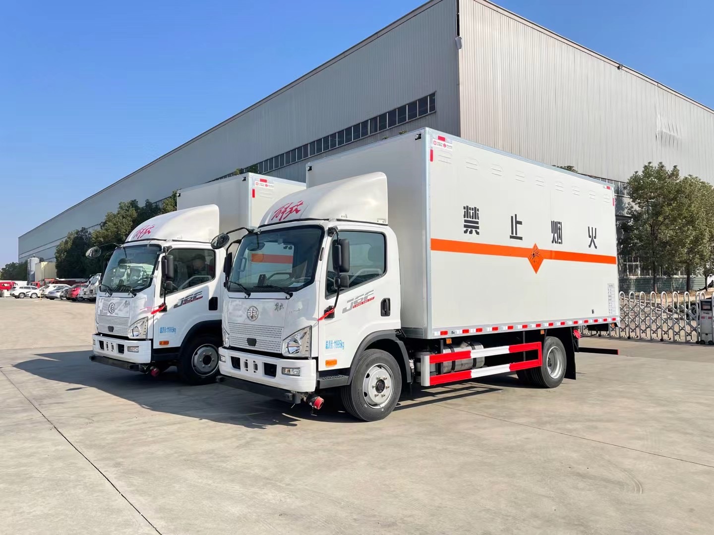 解放5.5米烟花爆竹运输车