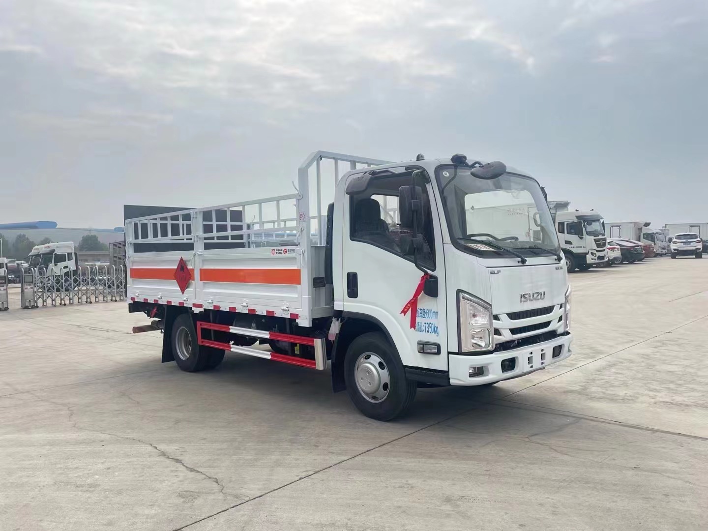 五十铃黄牌4.15米气瓶运输车