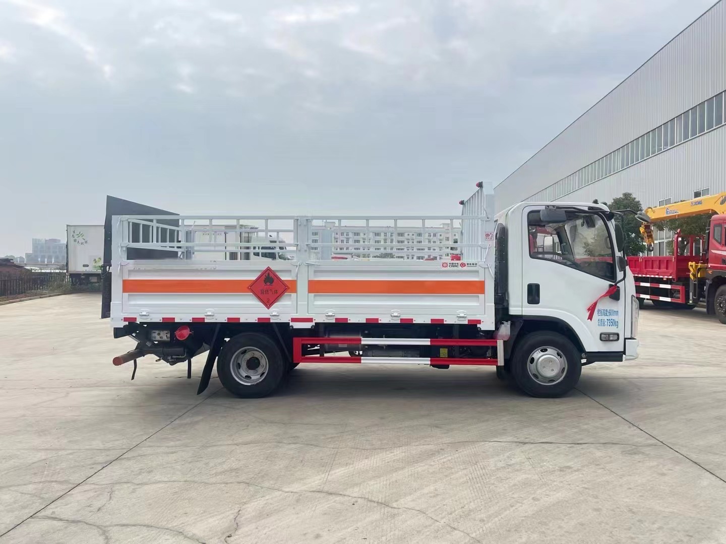 五十铃黄牌4.15米气瓶运输车