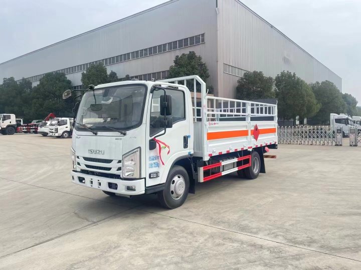 五十铃黄牌4.15米气瓶运输车