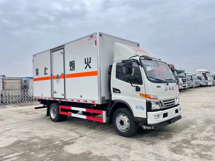 江淮黄牌7.2吨杂项厢式运输车