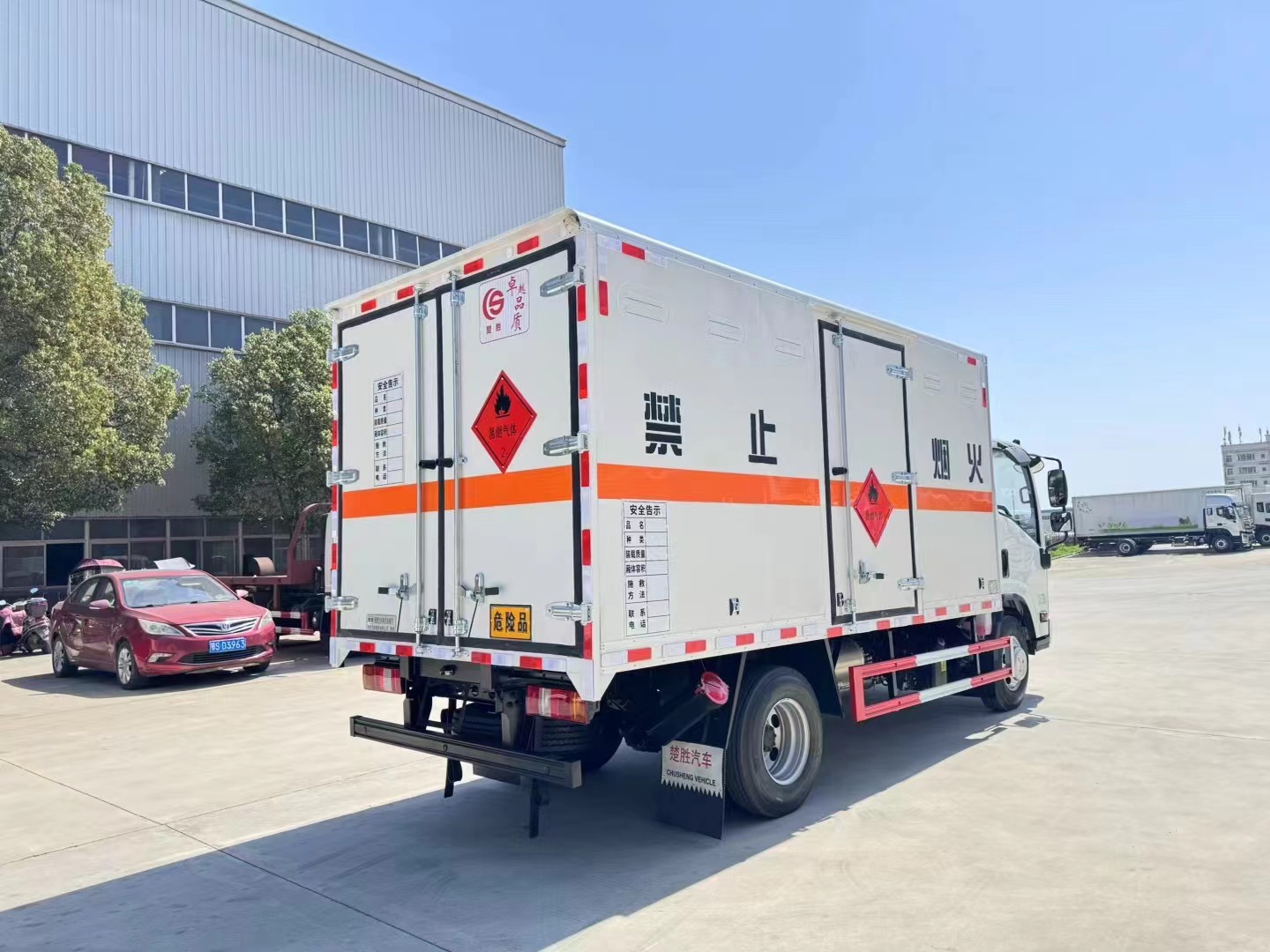 五十铃黄牌4.2米易燃气体厢式运输车