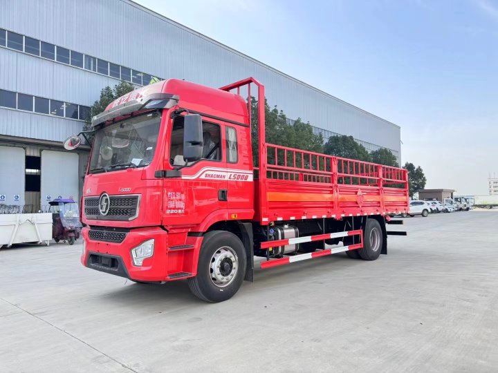 陕汽德龙6.8米气瓶运输车