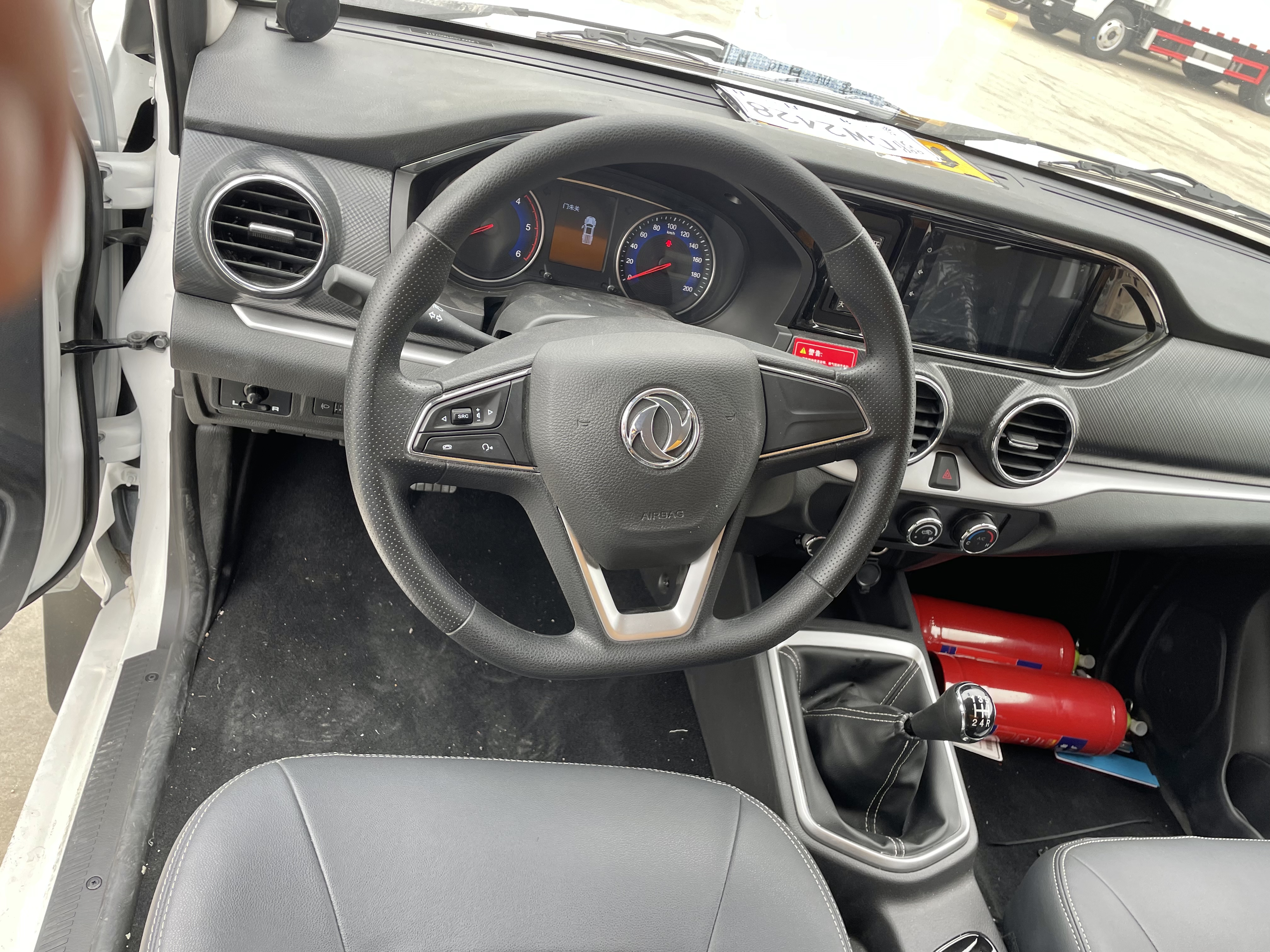 东风日产四驱皮卡炸药车