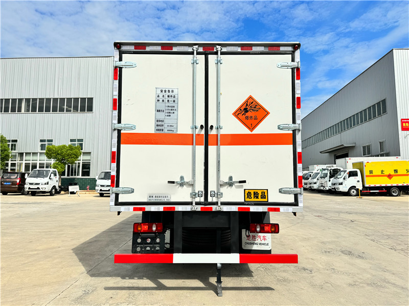 5.2米东风华神DV3炸药车