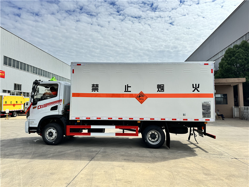 5.2米东风华神DV3炸药车