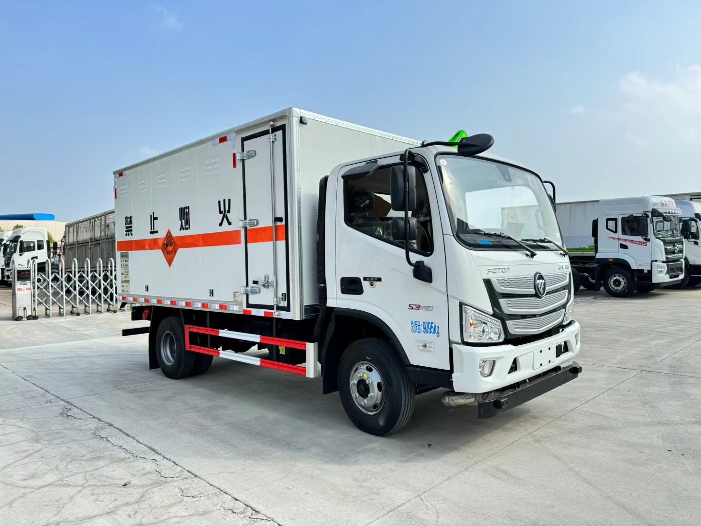 福田欧马可4.3米5吨爆材车