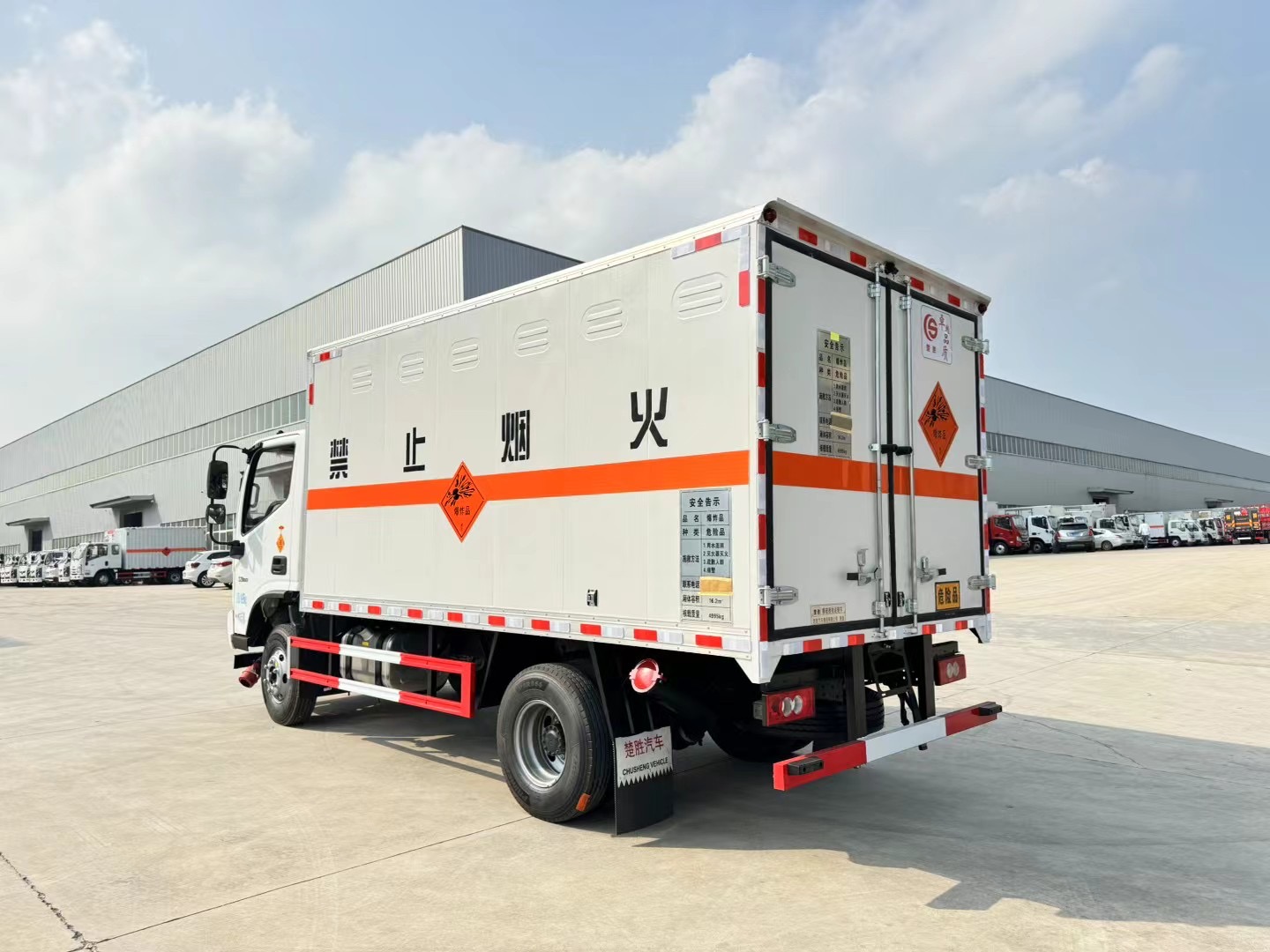 福田欧马可4.3米5吨爆材车