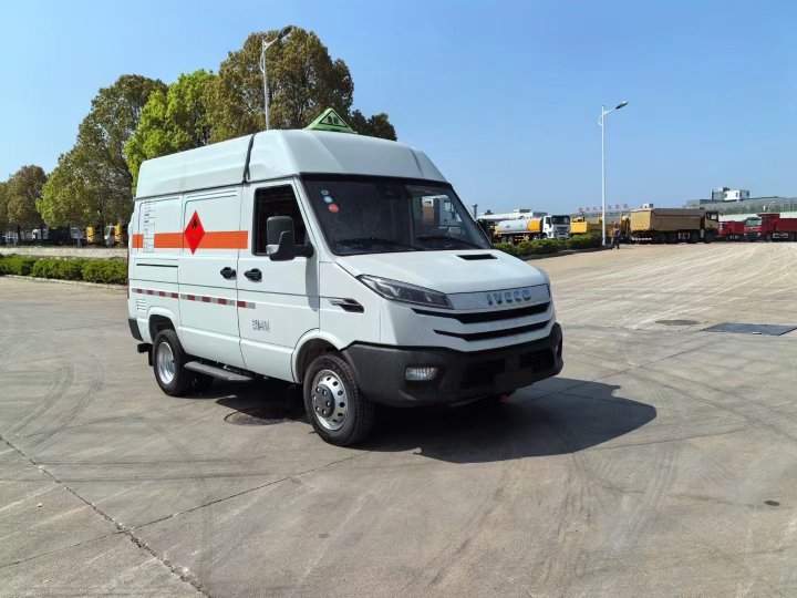 依维柯面包式气体气瓶危险品运输车