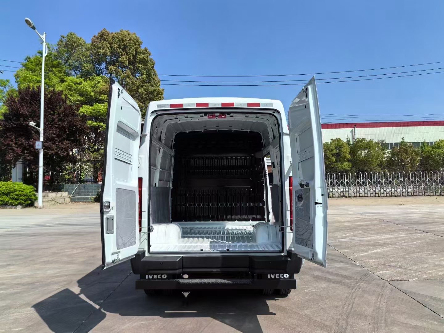 依维柯面包式气体气瓶危险品运输车