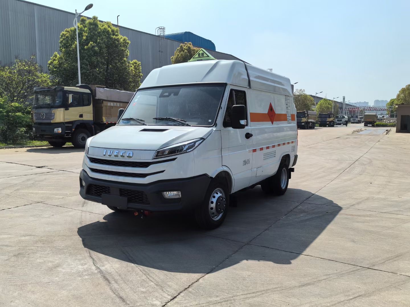 依维柯面包式气体气瓶危险品运输车